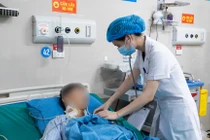 Lọc máu hấp phụ, thay huyết tương cứu nam nhân tăng mỡ máu, hoại tử tuỵ