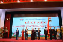 Bệnh viện Trung ương Thái Nguyên đón nhận Huân chương Độc lập Hạng Nhì