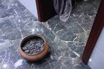 Đốt than sưởi ấm, 3 người trong gia đình ngạt khí bất tỉnh