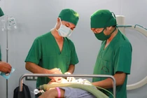 Ứng dụng hệ thống cảnh báo thần kinh cắt u não phức tạp tránh biến chứng 