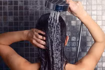 Tắm đêm nguy cơ liệt dây thần kinh số 7