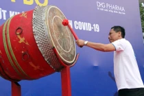 2000 nhân viên y tế đi bộ kêu gọi cùng ngành vượt khó