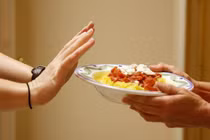 Bác sĩ chỉ rõ cách ăn uống trước mổ để phẫu thuật thành công