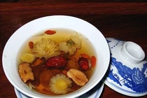 Trà hoa quả giải nhiệt và chữa bệnh khi nắng nóng