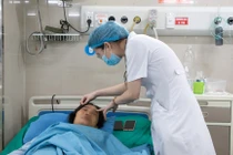 Bị bội nhiễm nghiêm trọng vì bị tự bôi dầu trị zona