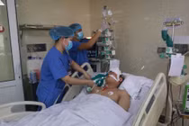 Vụ ô tô đâm liên hoàn xe máy: Sức khỏe bệnh nhân ra sao?