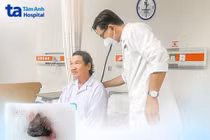 Thích gặm xương người đàn ông bị xương 2 cm găm trong phổi gây mô hạt