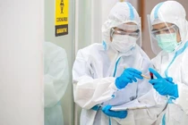 COVID-19 tăng trở lại: Có cần tiêm vaccine?