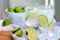 Cách đơn giản tẩy độc rượu bia Ngày Tết