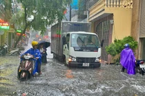 Hà Nội: Những điểm ngập lụt nên tránh khi trời mưa