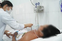 Truyền 10 lít huyết thanh cứu người đàn ông 40 tuổi bị rắn hổ chúa 