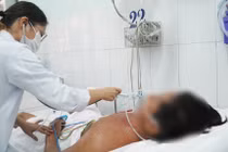 Truyền 10 lít huyết thanh cứu người đàn ông 40 tuổi bị rắn hổ chúa 