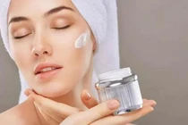 Chuyên gia Da liễu chỉ bí quyết chọn kem dưỡng da trắng hồng, an toàn