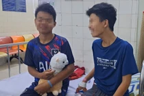 3 trẻ ngộ độc botulinum: 1 xuất viện, 2 vẫn thở máy