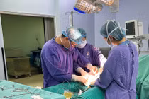 Bác sĩ mách cách điều trị cong dương vật