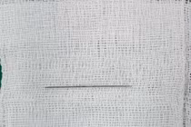 Cô dâu bị kim đâm xuyên người khi ngồi trên xe hoa về nhà chồng