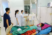 Thay huyết tương bằng máy siêu lọc máu cứu bệnh nhân do uống thuốc nam