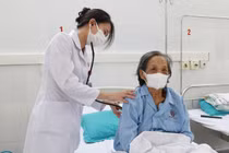 Nhiều người viêm phổi nặng vì mắc bệnh hô hấp khi giao mùa