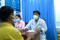 Các bác sĩ bệnh viện Chợ Rẫy tư vấn cho bệnh nhân bị tinh hoàn ẩn