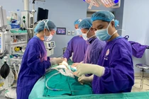 Tiêm filler trẻ hóa người phụ nữ bị áp xe mặt, nhiễm vi khuẩn