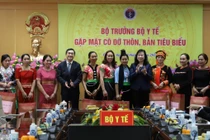 Xây dựng chính sách đãi ngộ với cô đỡ thôn bản