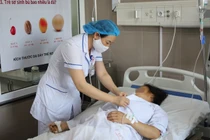 Sinh con tại nhà sản phụ 33 tuổi bị sốc mất máu nguy kịch