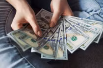 Cho vay lãi suất bao nhiêu thì vi phạm pháp luật?