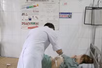 Thỉnh thoảng đau bụng nữ sinh 17 tuổi bất ngờ bị u nang ống mật chủ