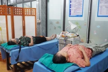 Méo miệng, mắt không nhắm vì đau đầu vẫn tập thể dục