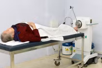 Hiểu đúng về xạ trị điều trị ung thư để đỡ sợ