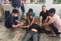 Dùng gậy nhôm gạt giây điện: nam thanh niên bị điện giật bỏng nặng