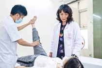 Bác sĩ chỉ rõ dấu hiệu cảnh báo cần đi kiểm tra cột sống