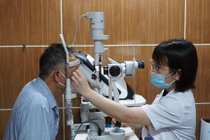 Dịch đau mắt đỏ diễn biến phức tạp: cẩn thận sẹo giác mạc, giảm thị lực