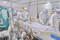 Không ngòi bút nào kể hết sự hy sinh của cán bộ y tế trong đại dịch COVID-19