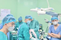 Cứu trẻ sơ sinh bị suy hô hấp do dị tật tịt lỗ mũi sau 2 bên hiếm gặp