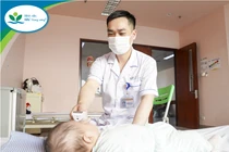 Mẹ nhầm Vitamin D3 thành axit gây bỏng miệng trẻ