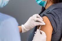 Những lưu ý khi tiêm chủng cho người lớn