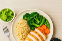 Người tiểu đường ăn cơm thế nào để không tăng đường huyết?