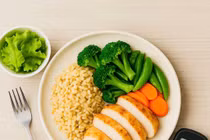 Người tiểu đường ăn cơm thế nào để không tăng đường huyết?