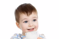 Cho trẻ uống sữa sao cho đủ và đúng?