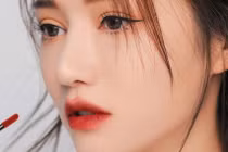 Bí quyết tô son màu nâu đẹp cho nàng U40