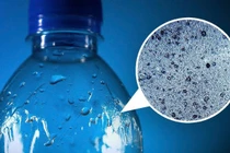 Vi nhựa trong thực phẩm và nước uống, mối nguy tiềm ẩn