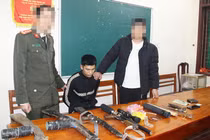 Bắt giữ 2 đối tượng buôn bán ma túy, thu giữ nhiều vũ khí “nóng”