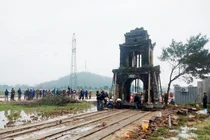 Hà Tĩnh: Chi hơn 800 triệu đồng để di dời cổng đền trăm tuổi