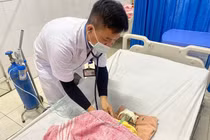 Cả gia đình bị ngộ độc khí CO2 vì đốt than sưởi ấm trong phòng kín