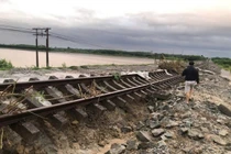 Ảnh hưởng bão Trà Mi, đường sắt đoạn qua Quảng Trị bị sói lở nghiêm trọng