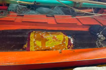 Phát hiện thi thể nam giới đang phân hủy trôi dạt trên biển