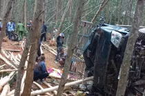 Lật xe chở keo, người đàn ông tử vong thương tâm