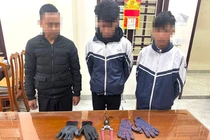 Bắt giữ nhóm đối tượng đập phá kính ô tô để trộm tài sản