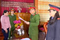 “Biển thủ” gần 1 tỷ đồng, cửa hàng trưởng bị khởi tố